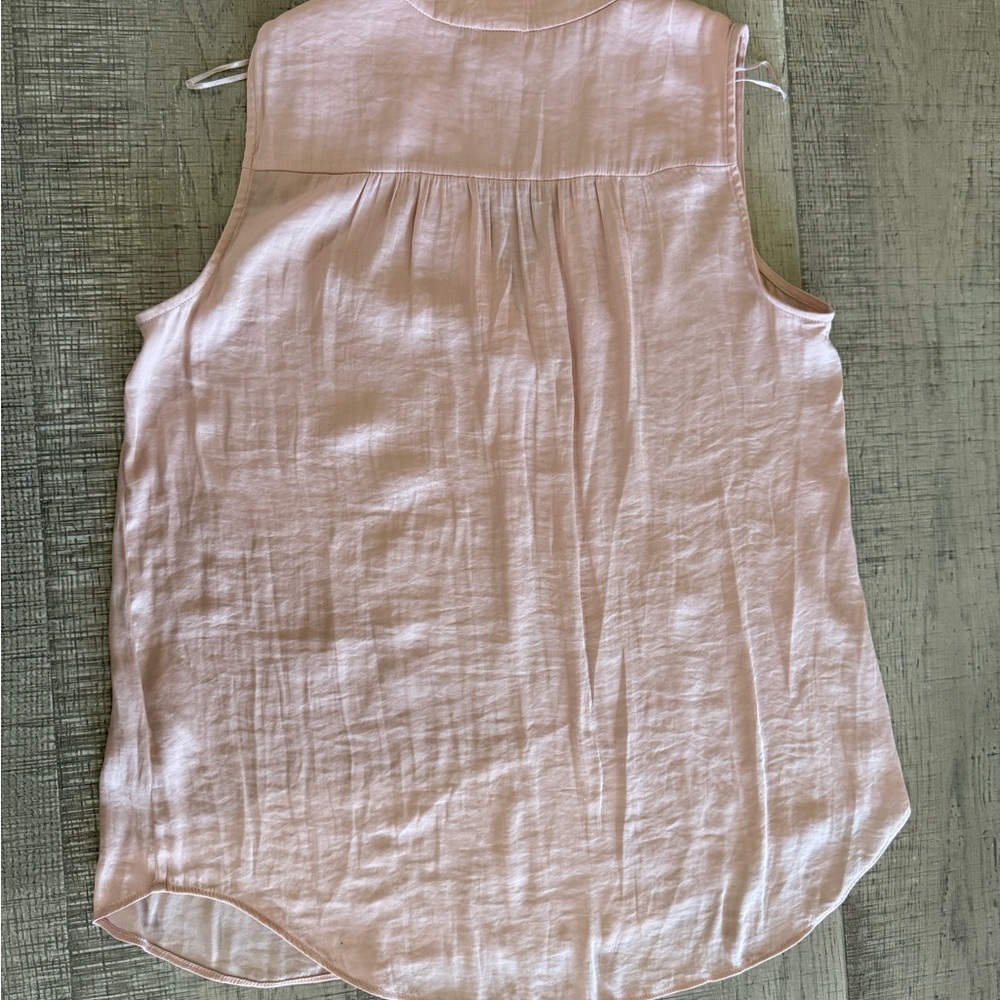 Vince Camuto Light Pink Sleeveless Blouse Size XSmall - Picture 3 of 8